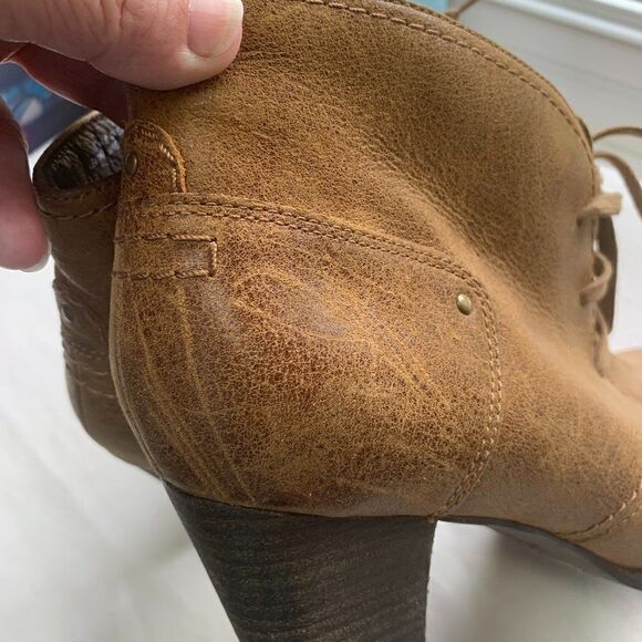 Clarks Ankle Booties, Light Brown, Lace Up, Sz 9.5 - Picture 9 of 9